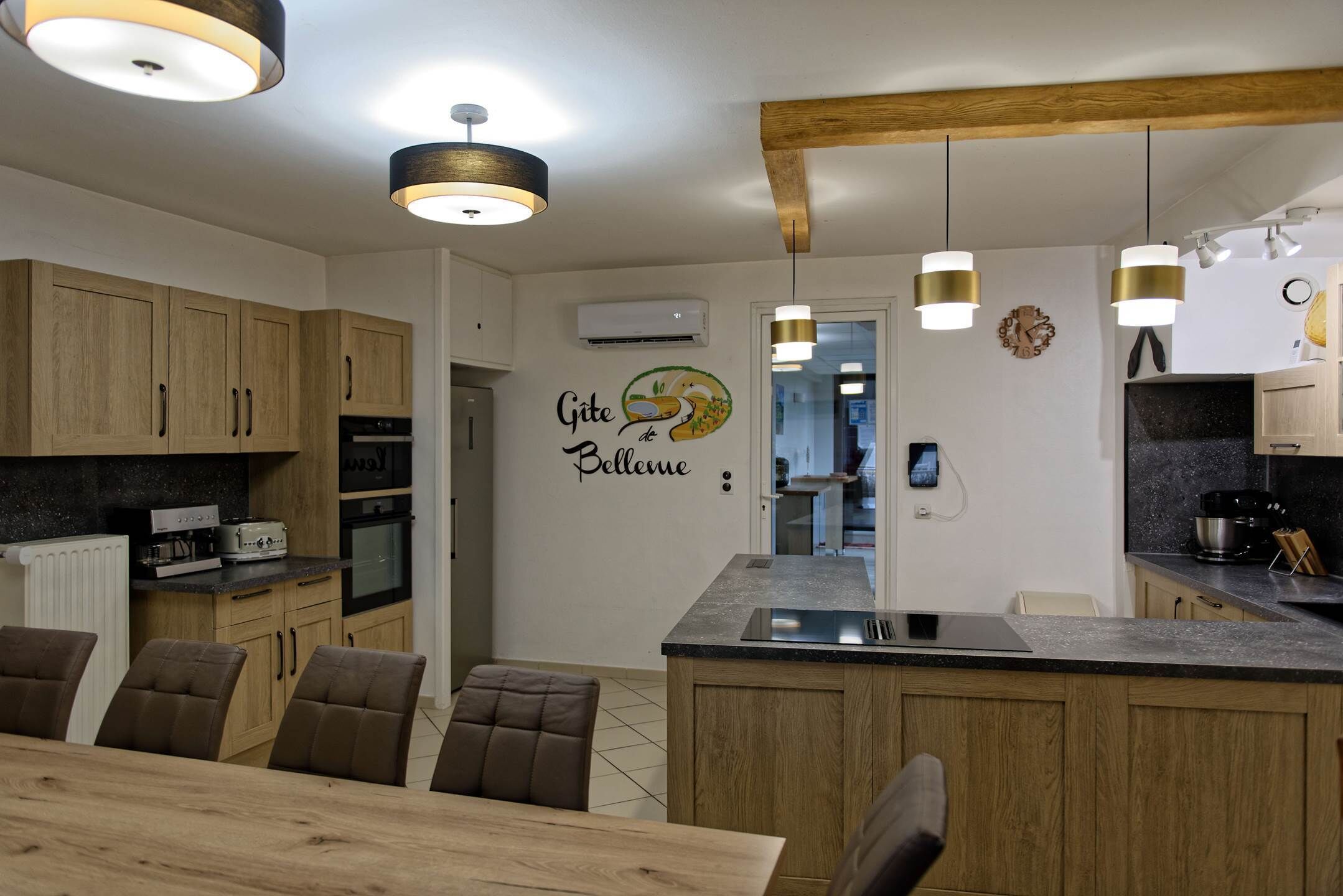 Kjøleskap, mikrobølgeovn, ovn og oppvaskmaskin