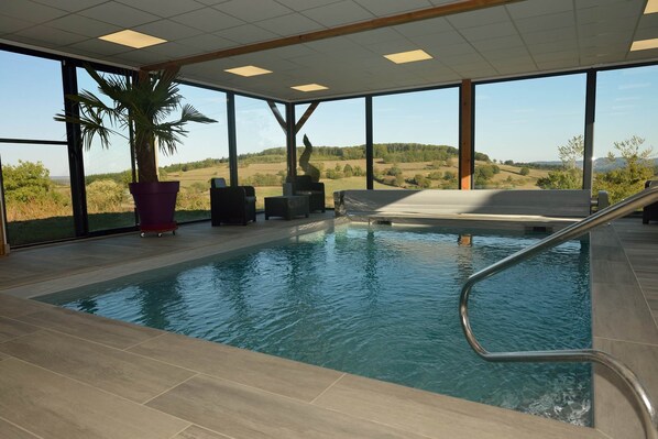 Indoor pool, a heated pool - Gîte de Bellevue with indoor pool (BERGESSERIN)