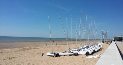 Lieu idéal pour se ressourcer, rue privée calme, foret 2mn, plage 10mn à pied