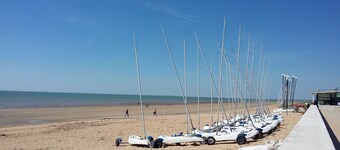 Ideal place to relax, quiet private street, forest 2 minutes, beach 10 minutes walk