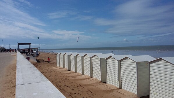 Una spiaggia nelle vicinanze