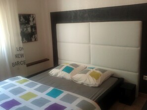 4 bedrooms, iron/ironing board, travel cot, WiFi