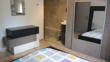 4 chambres, fer et planche Ă repasser, lit parapluie, Wi-Fi