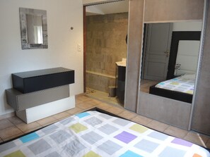 4 bedrooms, iron/ironing board, travel cot, WiFi