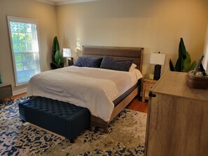 4 bedrooms, desk, iron/ironing board, WiFi
