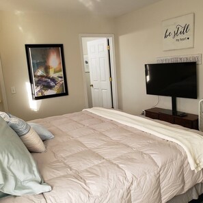 3 slaapkamers, een strijkplank/strijkijzer, gratis wifi, beddengoed