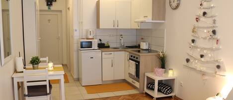 Iron/ironing board, free WiFi, bed sheets