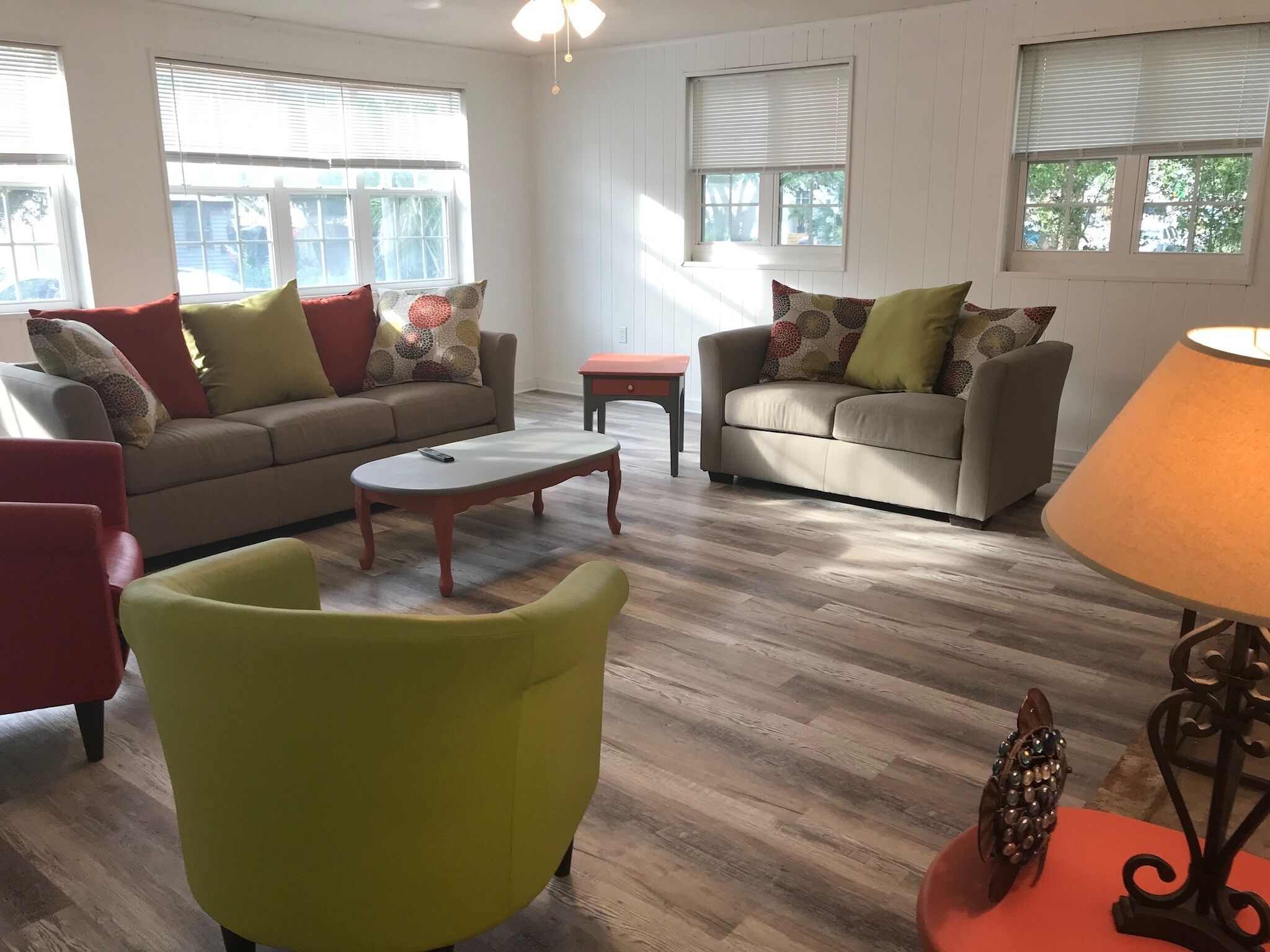 Steps to Beach, Restaurants, Pet Friendly Rates 