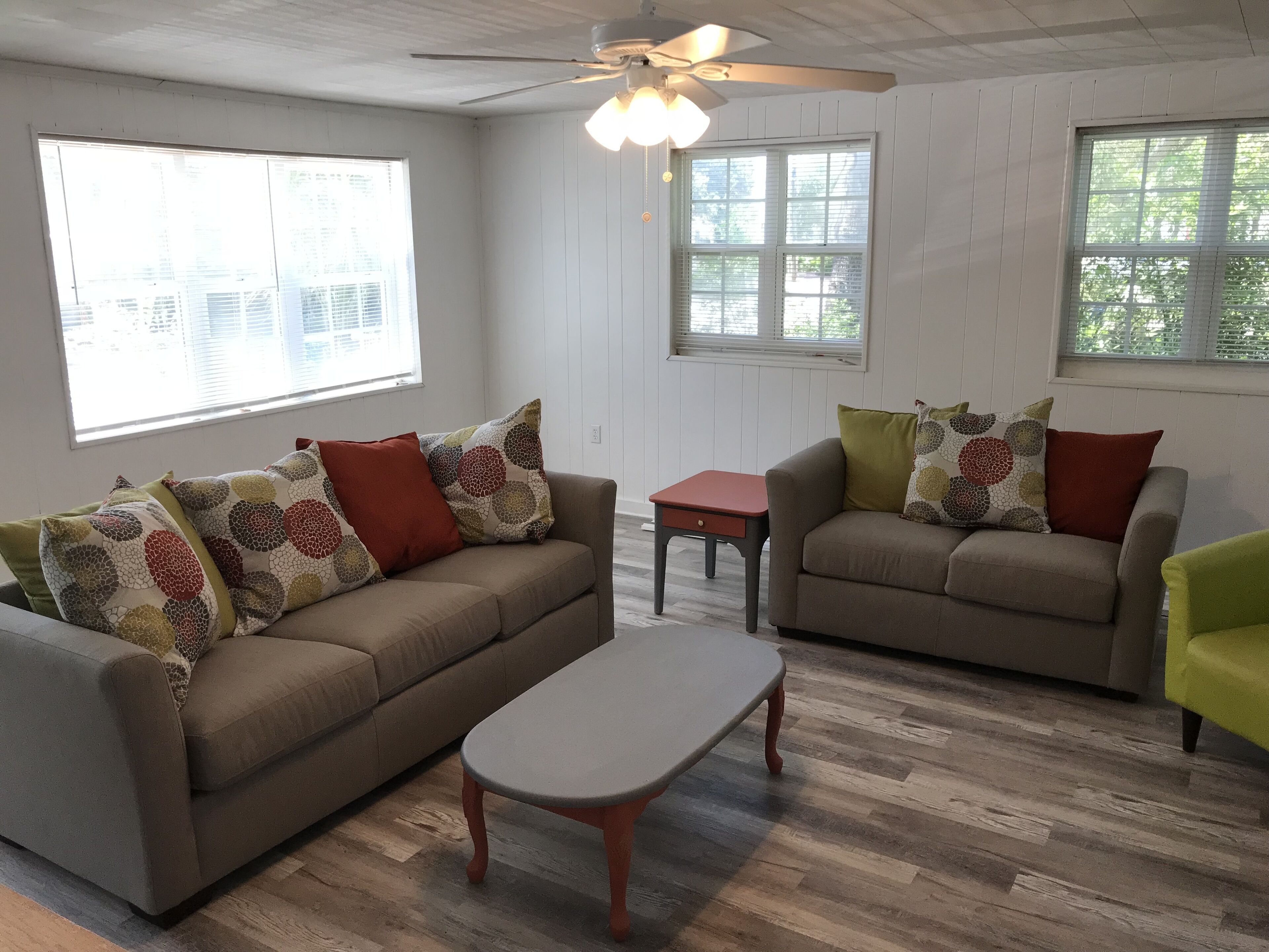 Steps to Beach, Restaurants, Pet Friendly Rates 