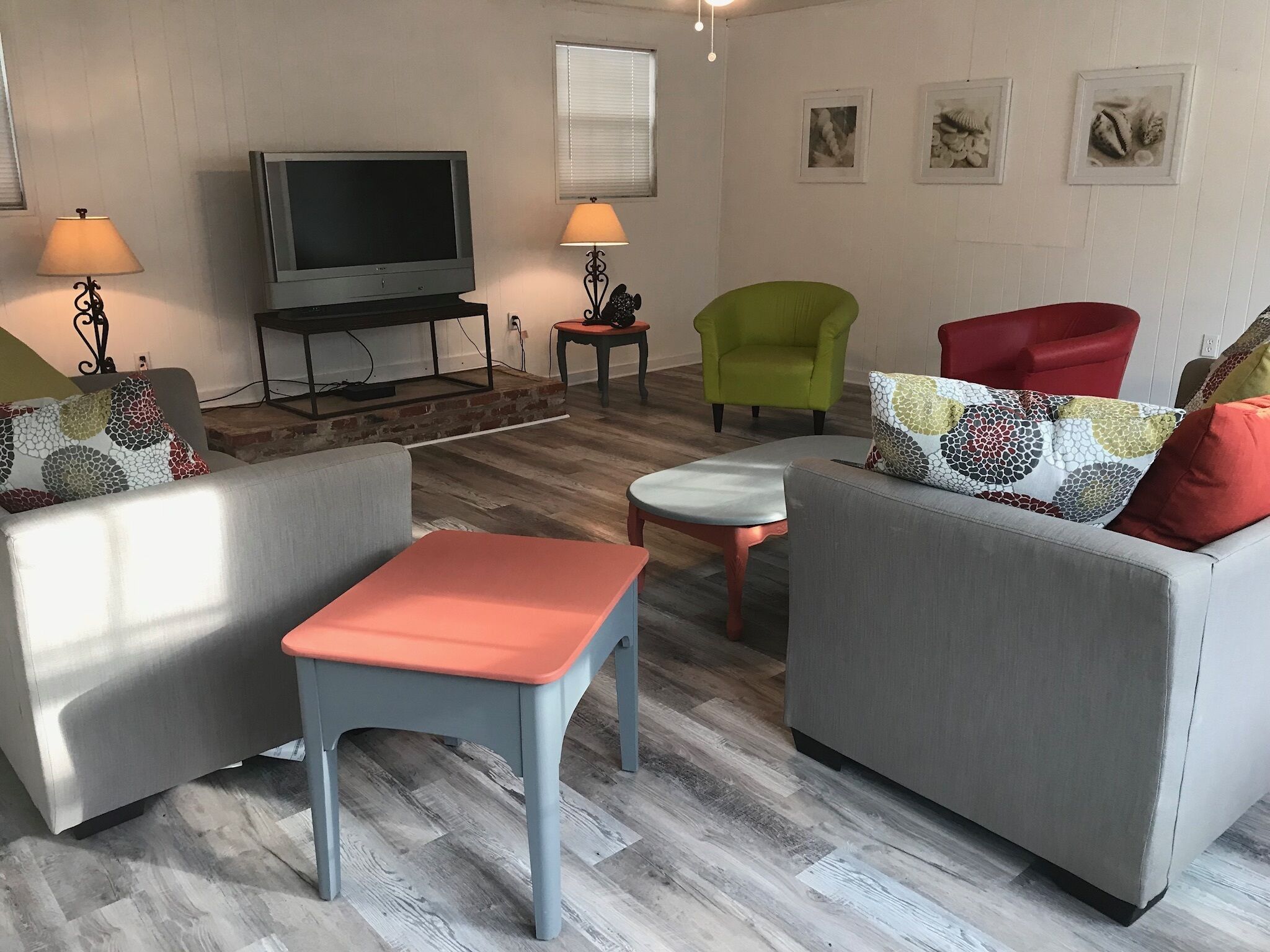 Steps to Beach, Restaurants, Pet Friendly Rates 