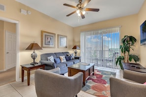 Smart TV, DVD player - Resort with free waterpark, 1 1/2  miles from Disney! (Kissimmee)