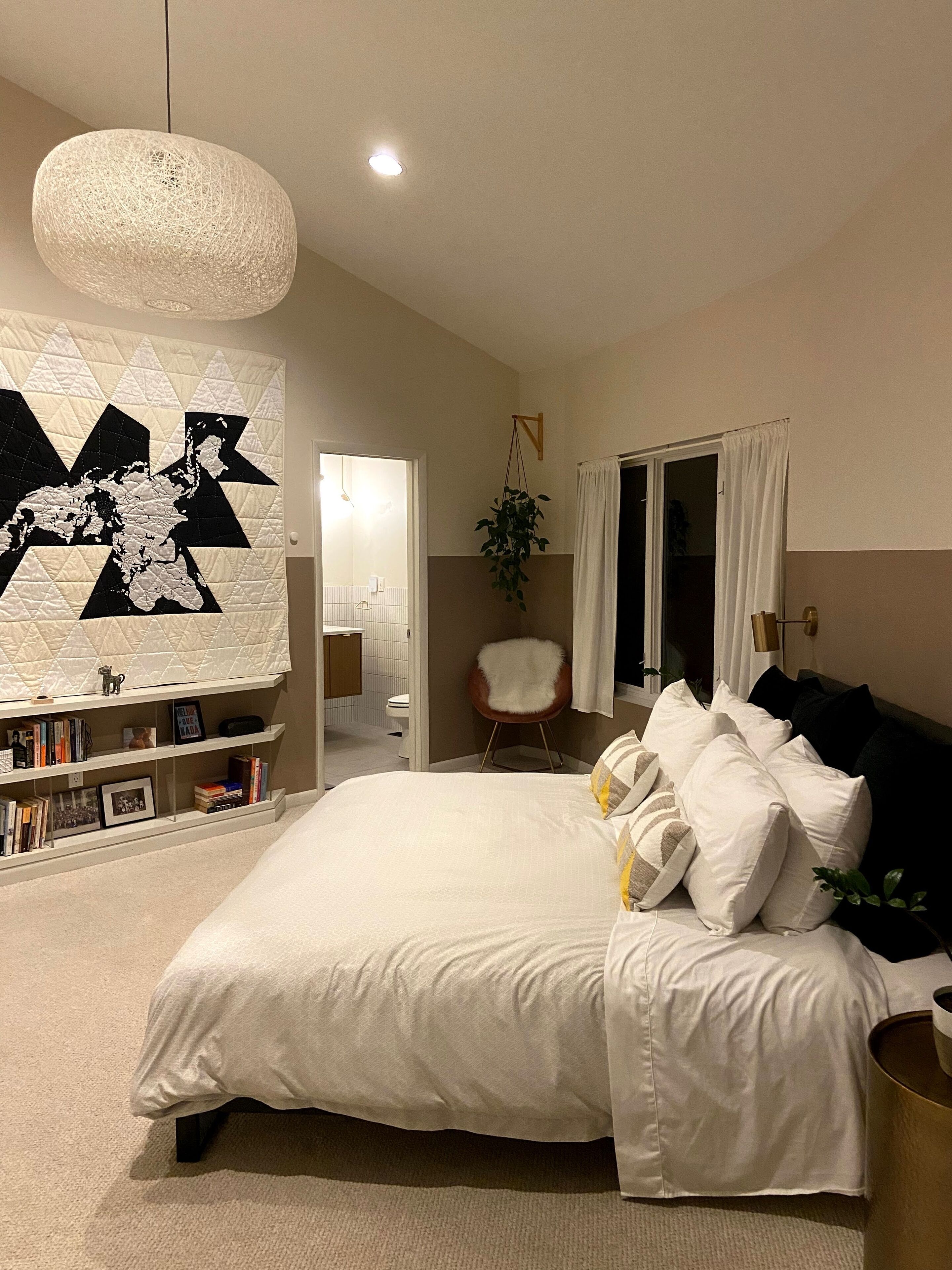 Tranquil, Modern Retreat with Distant Mountain Views, Sauna, Wood Stove