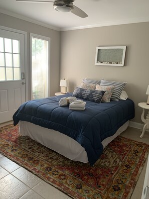 2 bedrooms, desk, WiFi, bed sheets