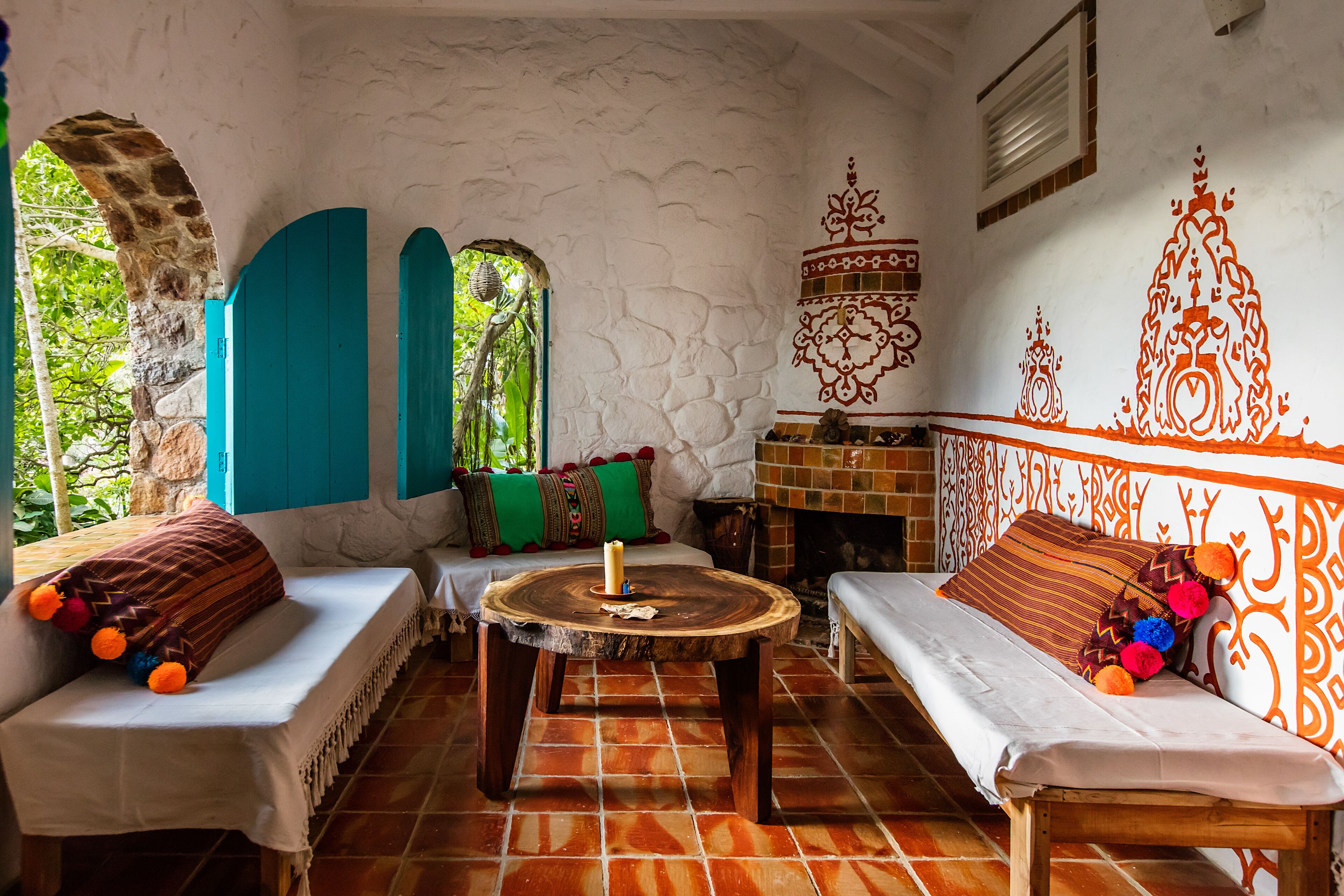 Beachfront home perched on hillside private botanical garden. Total privacy..