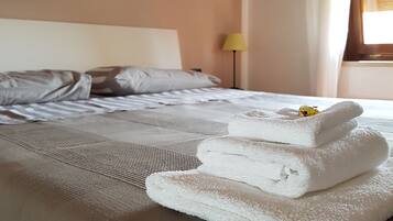 1 camera, ferro/asse da stiro, Wi-Fi, lenzuola