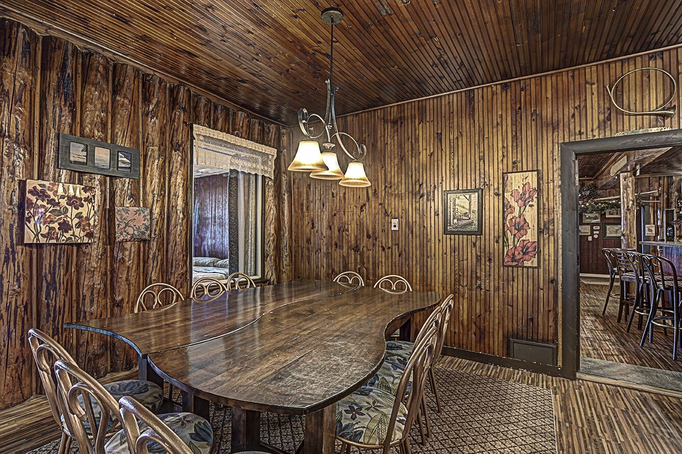 BIG ST GERMAIN LAKE WATERFRONT BEACH HOUSE WITH BAR