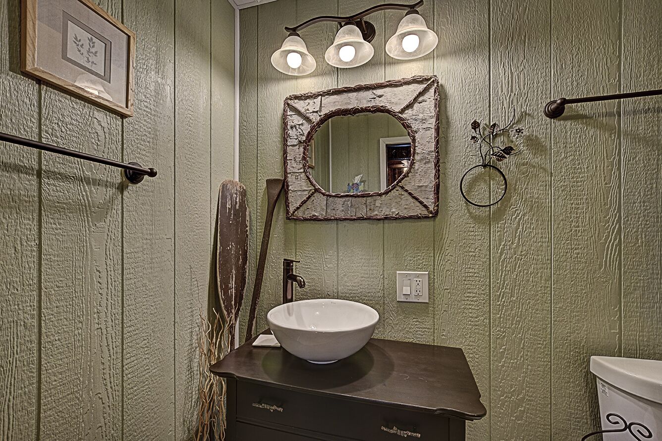 BIG ST GERMAIN LAKE WATERFRONT BEACH HOUSE WITH BAR