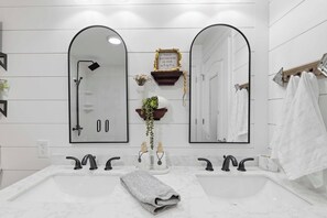 Shower, jetted tub, hair dryer, towels