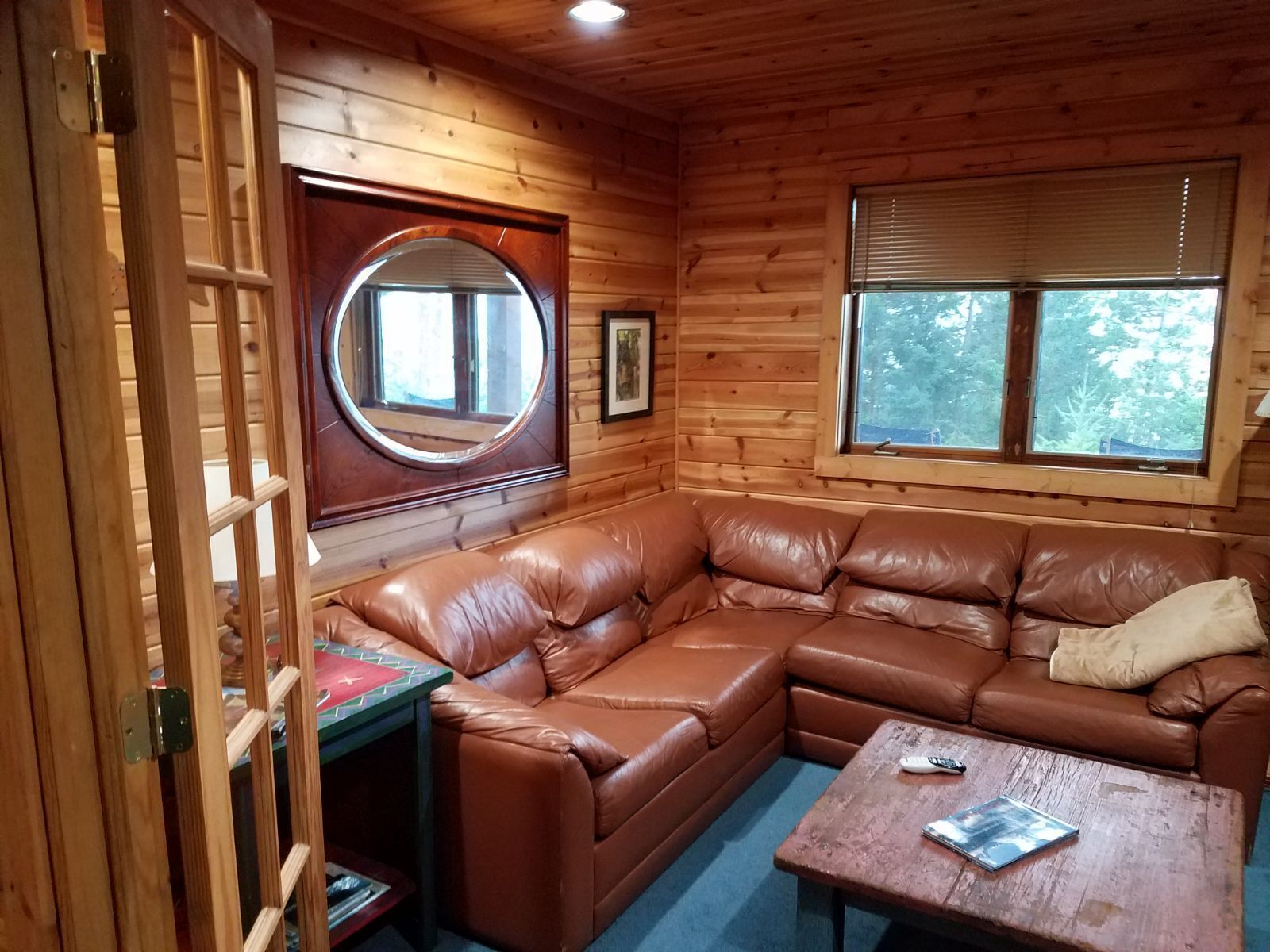 Smart TV, reproductor de DVD, biblioteca musical y videoteca 