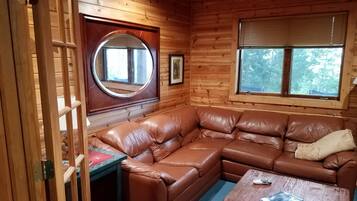 Älytelevisio, DVD-soitin, musiikkikirjasto, videokirjasto