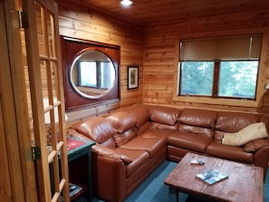 Smart-TV, DVD-Player, Musikbibliothek, Videothek