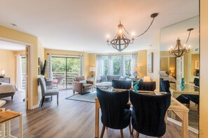 Interior - 2219 Villamare - 2 Bedroom Oceanfront Condo Complex (Hilton Head Island)