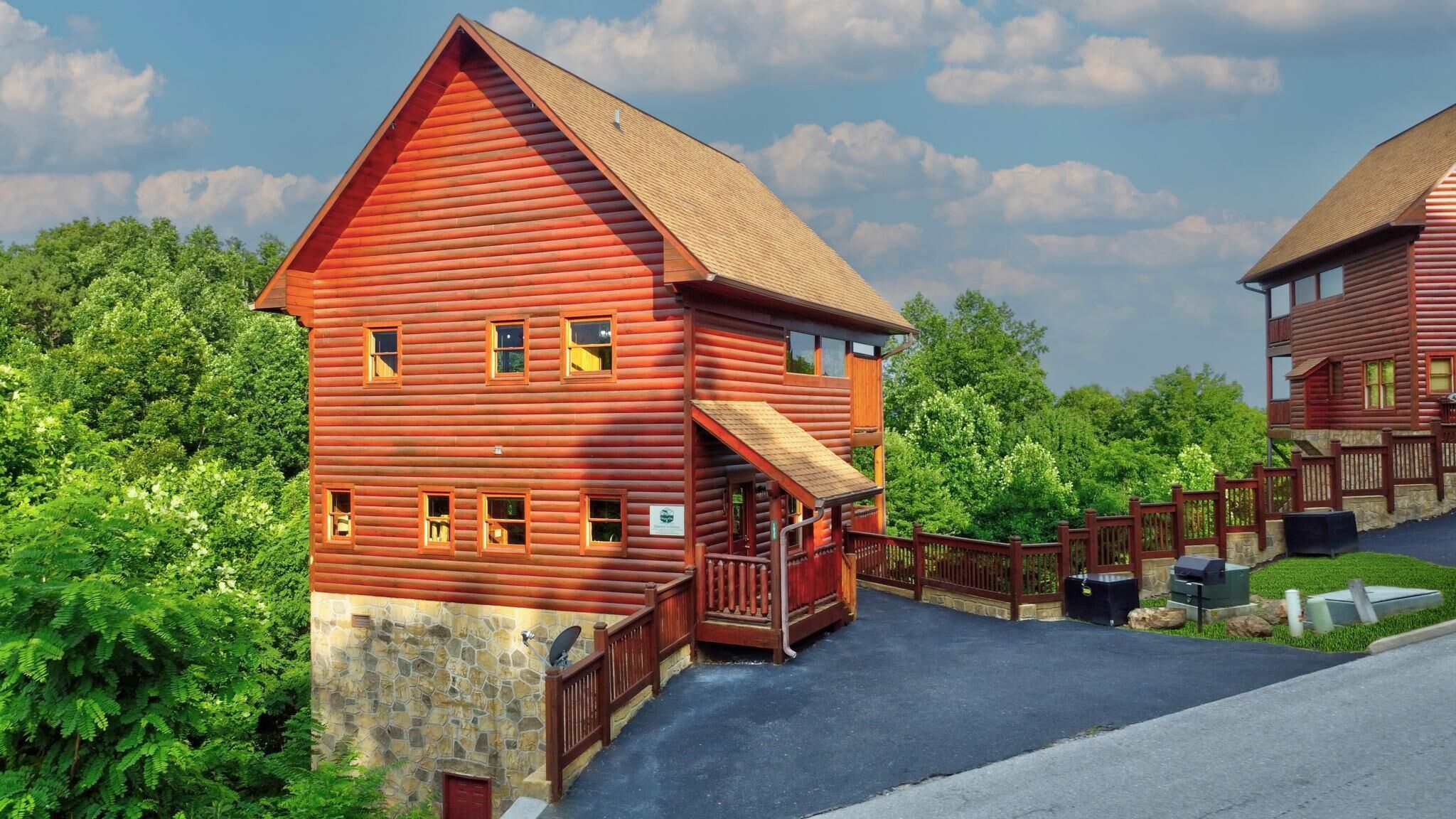 Stairway to Heaven - Pet Friendly| Luxury Resort Cabin w/ Brand New Hot Tub!