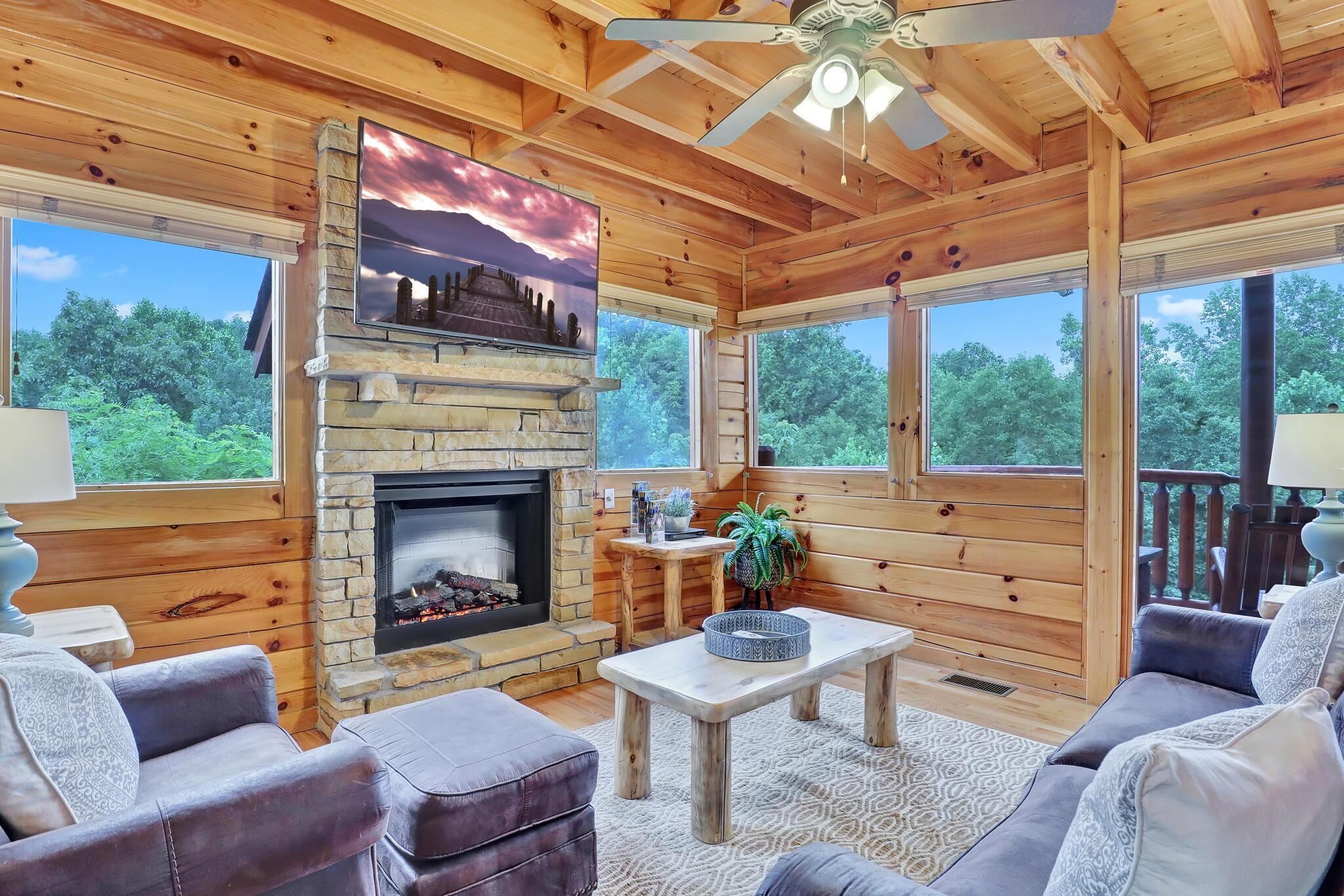 Stairway to Heaven - Pet Friendly| Luxury Resort Cabin w/ Brand New Hot Tub!
