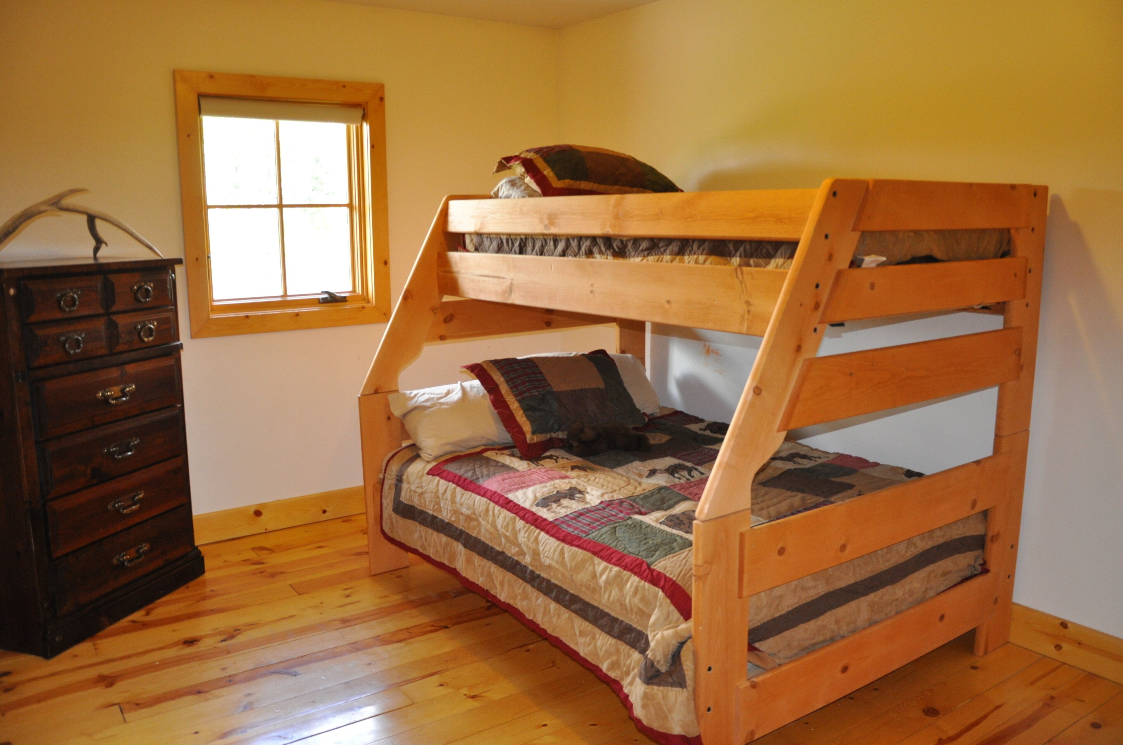 Peaceful cabin w/ pond and babbling creek off the beaten path