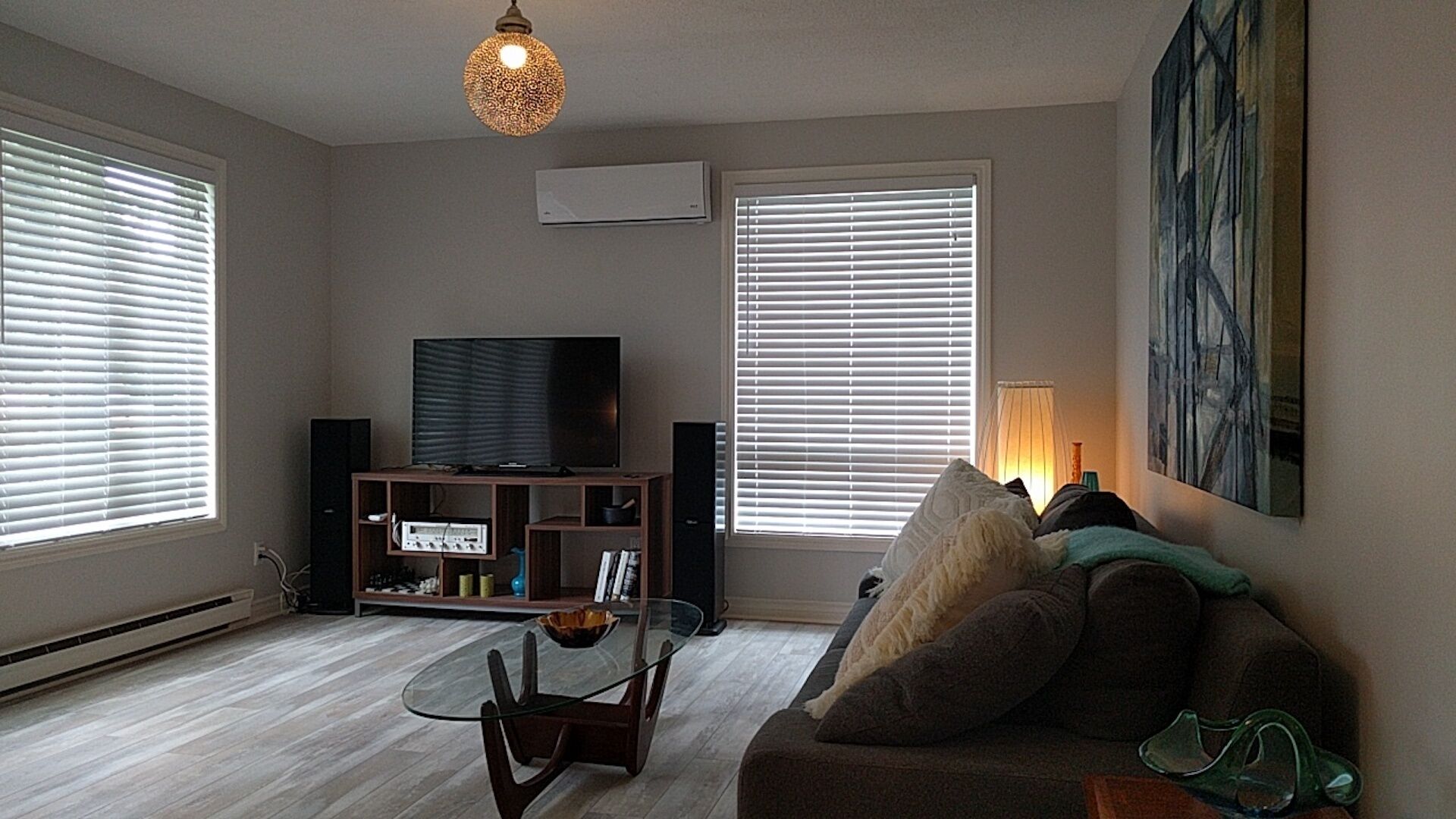 Cozy Bungalow in the Heart of Wellington ON