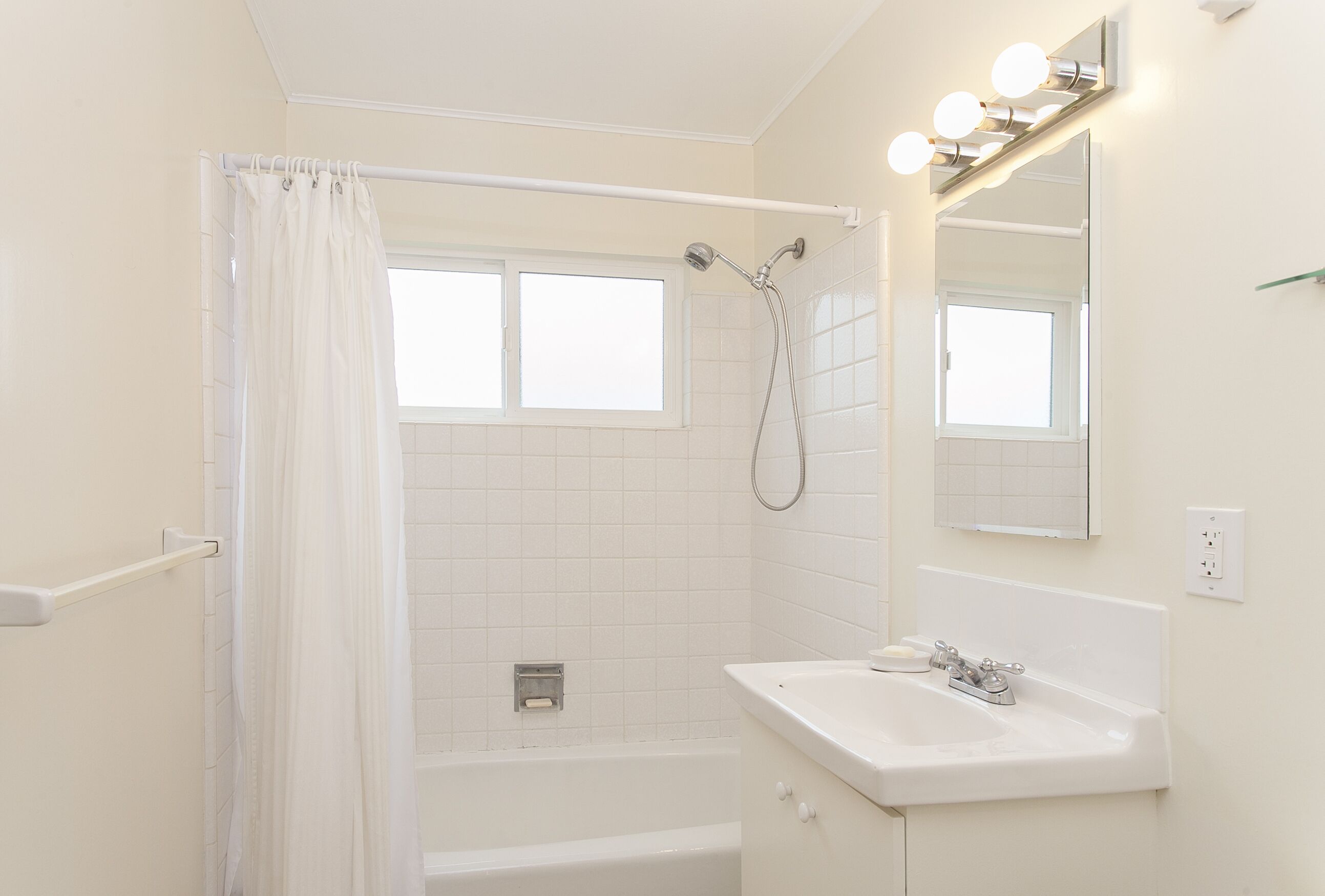 Sunny, Updated House a Block from Pt. Reyes Nat'l Seashore