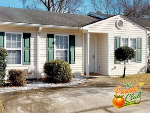 Exterior detail - The Peach Club - Across from the Augusta National (Augusta)