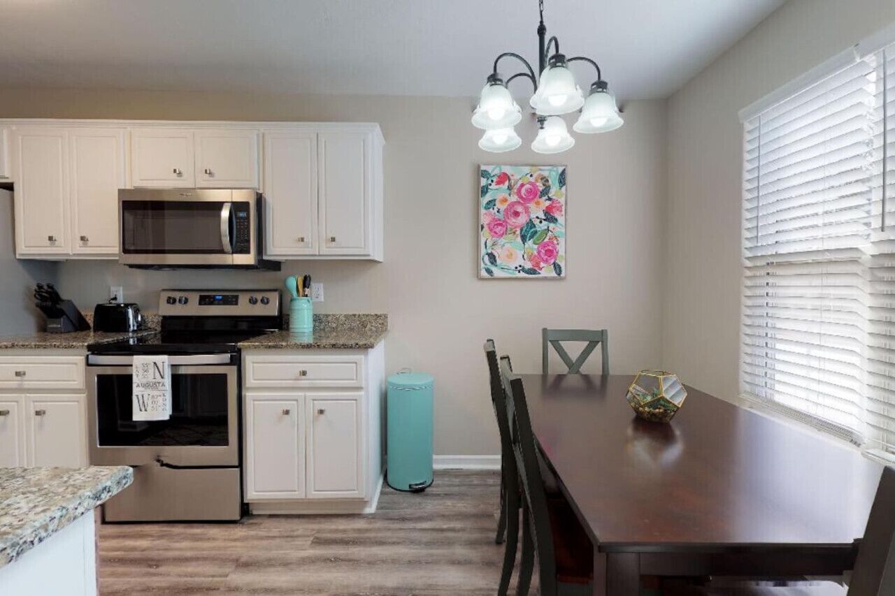 冰箱、微波炉、烤箱、炉灶