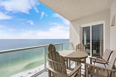 Rate Reduced! 2BR Stunning Beachfront Condo w/ Gulf View, Pool, Hot Tub, Tram
