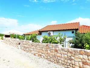 Exterior - Escape holiday house A, jacuzzi, island Drvenik Mali (Trogir)