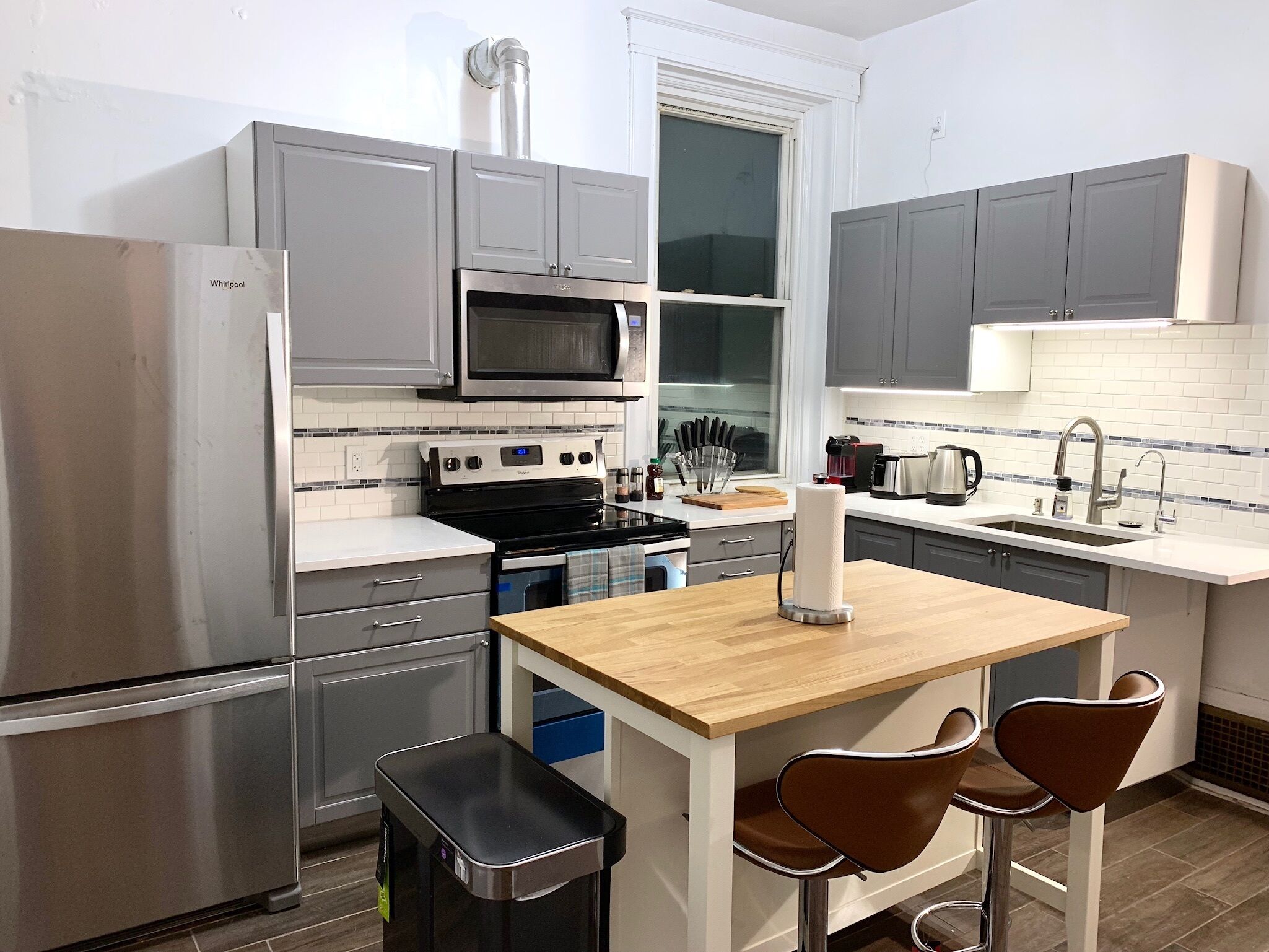 Upscale 3 BR near UC, DAAP, CCM, Hospital and Zoo w/Parking and Laundry, 2FL