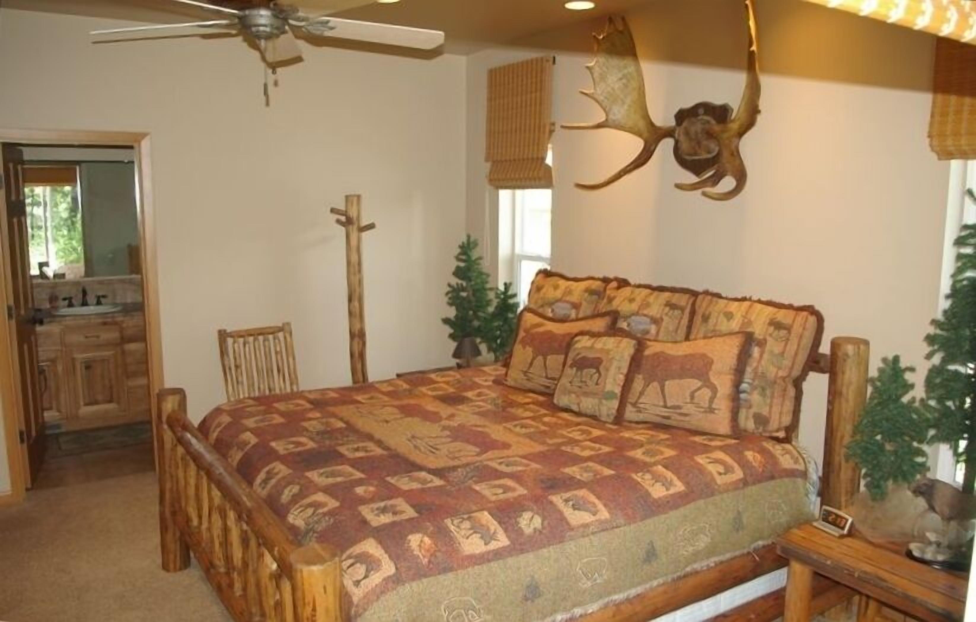 Maud Lake Lodge an Oregon Dune Access  Lakefront  Home