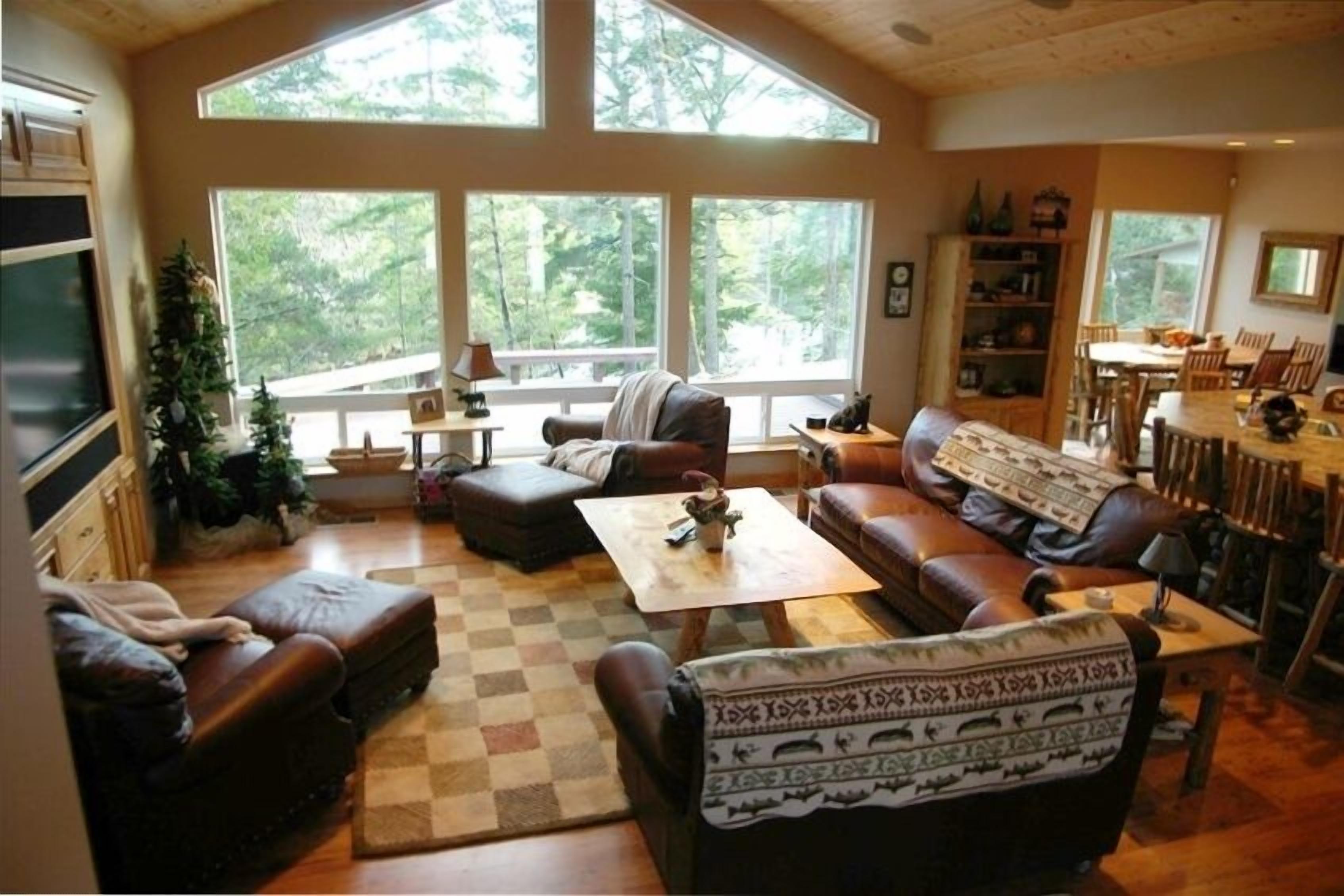 Maud Lake Lodge an Oregon Dune Access  Lakefront  Home