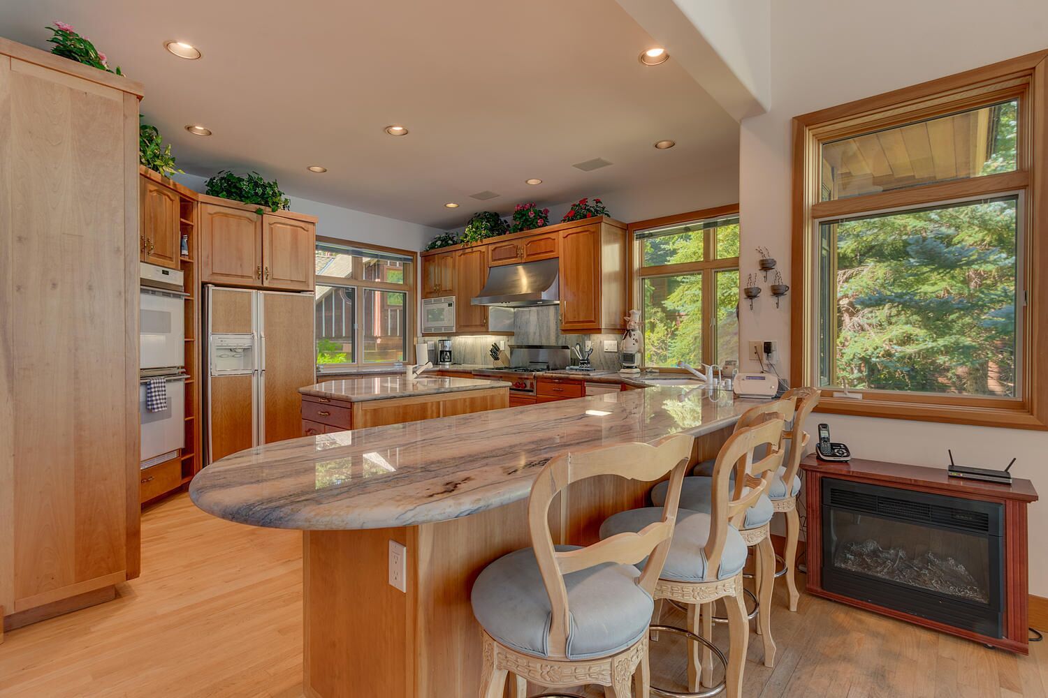 Rubicon Bay Lakefront - 4BR with Pier, Cozy Fireplace, Minutes from Skiing