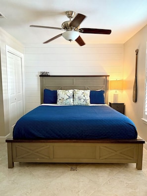 1 habitación, tabla de planchar con plancha, wifi gratis y ropa de cama