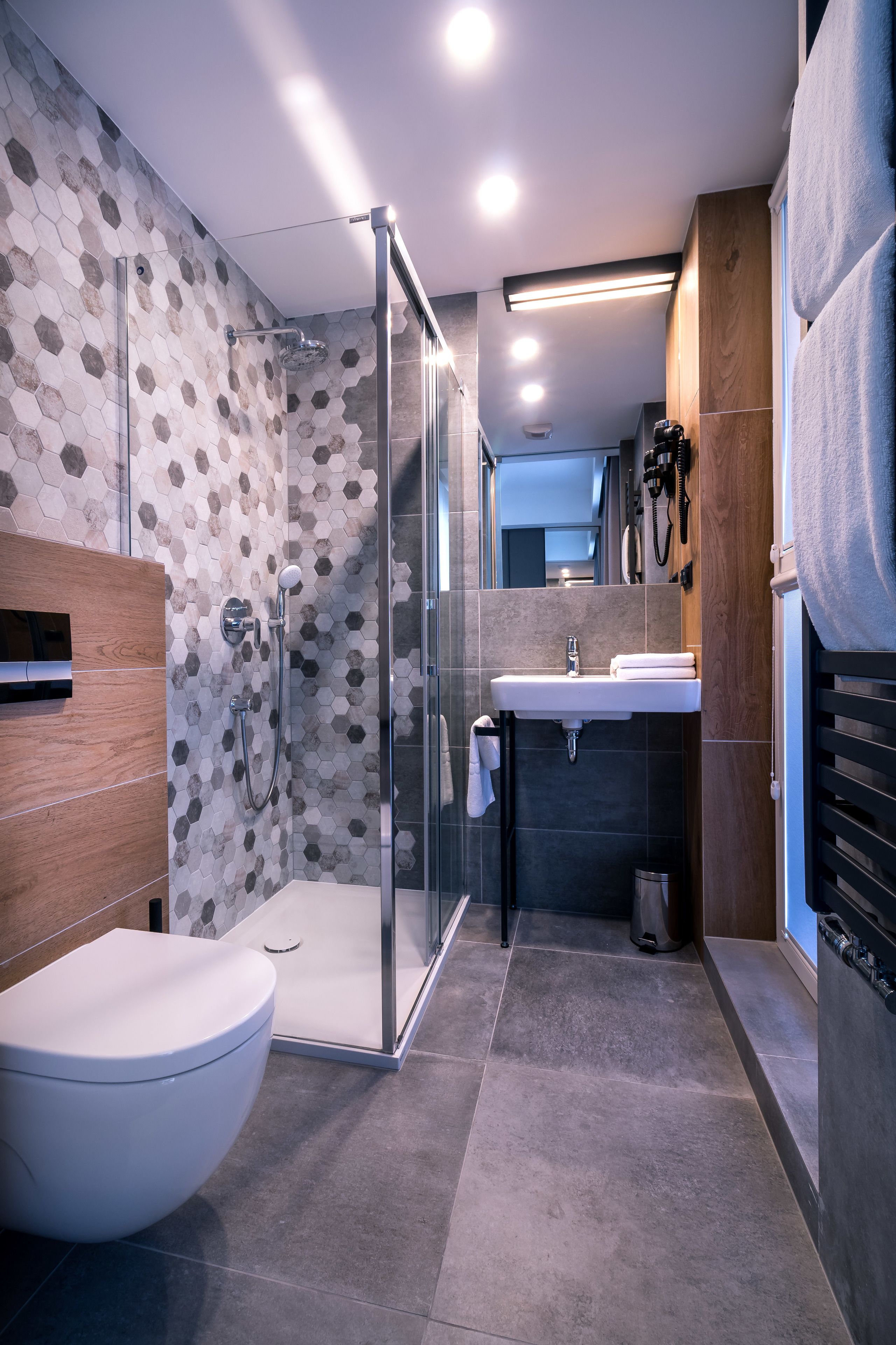 classic single room, 1 single bed, non smoking | bathroom | shower, rainfall showerhead, hair dryer, towels