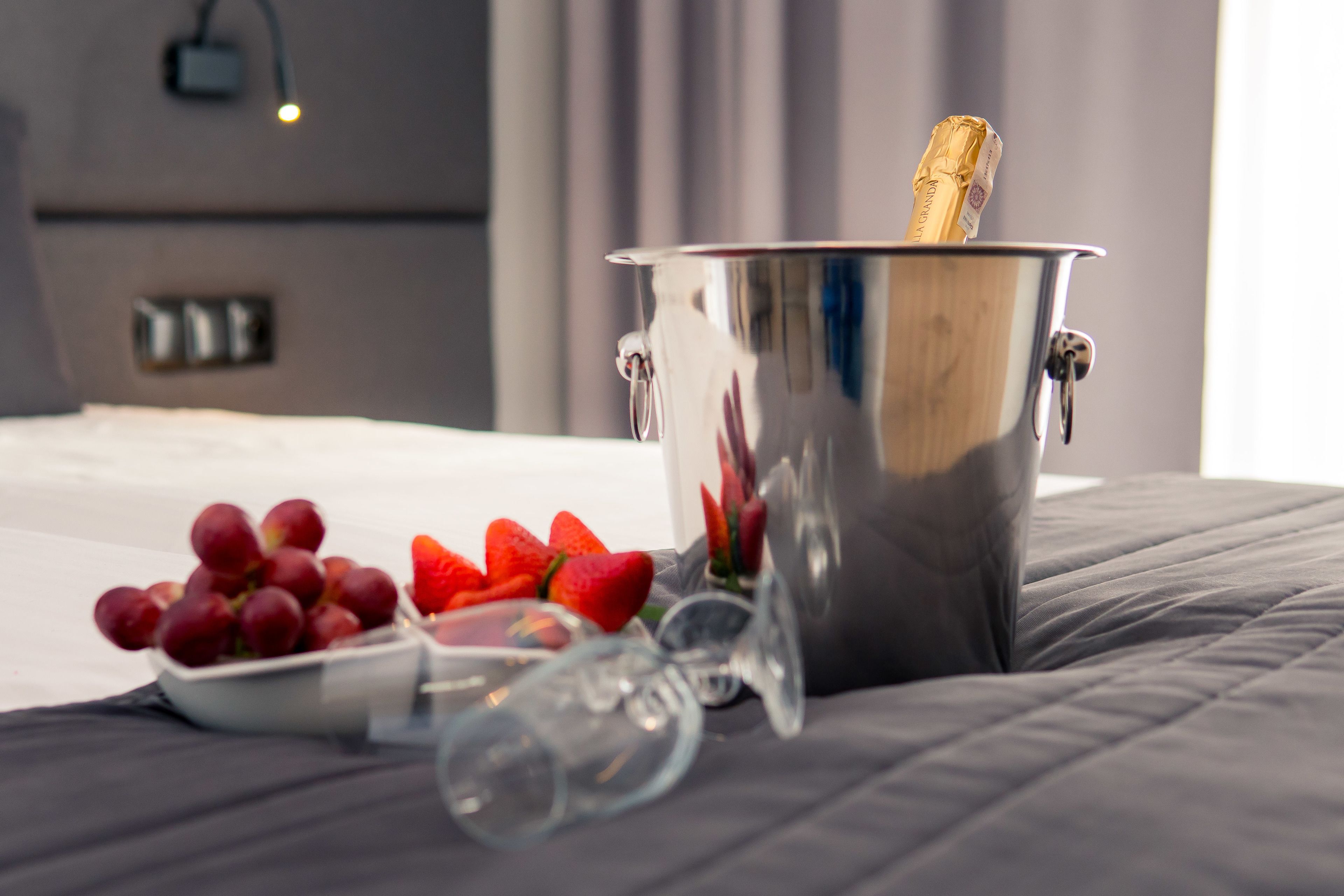 comfort double room, 1 king bed, non smoking | room amenity