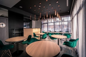 TĂ€gliches inbegriffenes FrĂŒhstĂŒcksbuffet