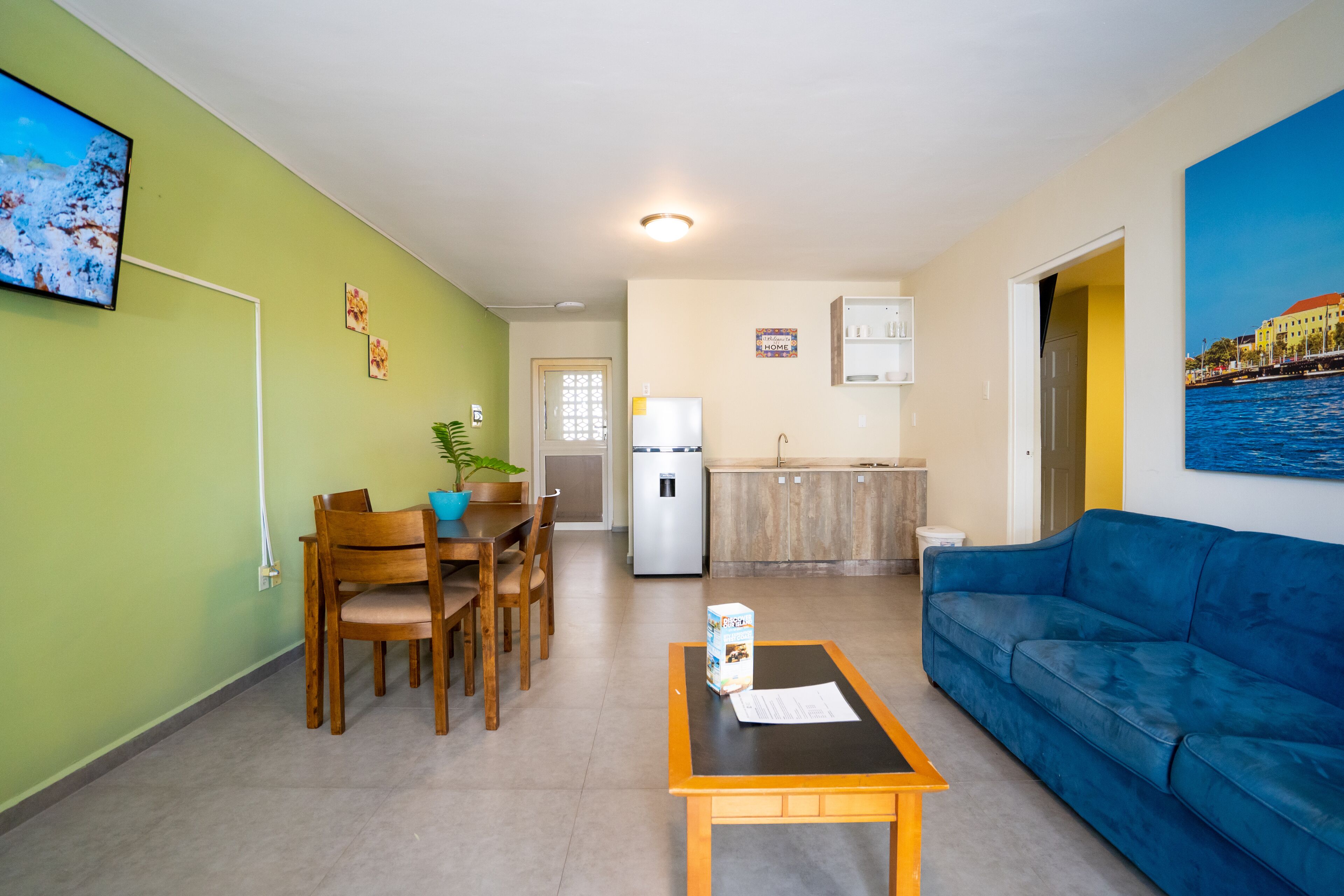 superior room, 2 bedrooms, non smoking, pool view | living room | 43-inch tv with cable channels, netflix, streaming services