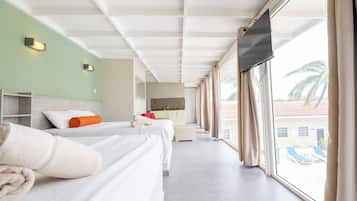 Phòng đôi hoặc 2 giường đơn dành cho gia đình, 2 giường cỡ queen, không hút thuốc | Bộ đồ giường cao cấp, chăn bông, két bảo mật tại phòng, bàn