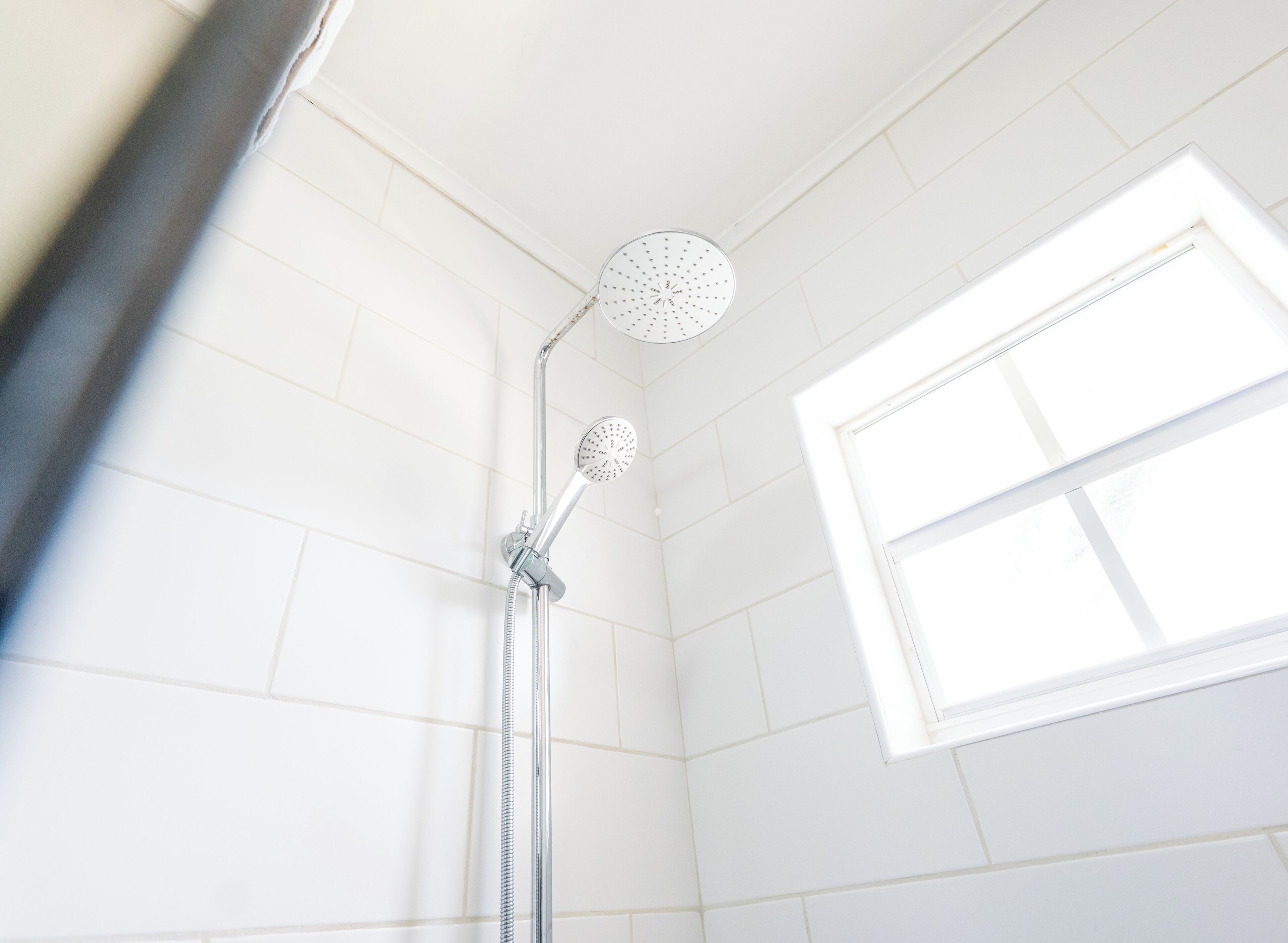 Deluxe-Apartment, 2 Schlafzimmer, Nichtraucher, Poolblick | Dusche im Bad