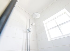 Bathroom shower - Delynne Boutique Hotel (Willemstad)
