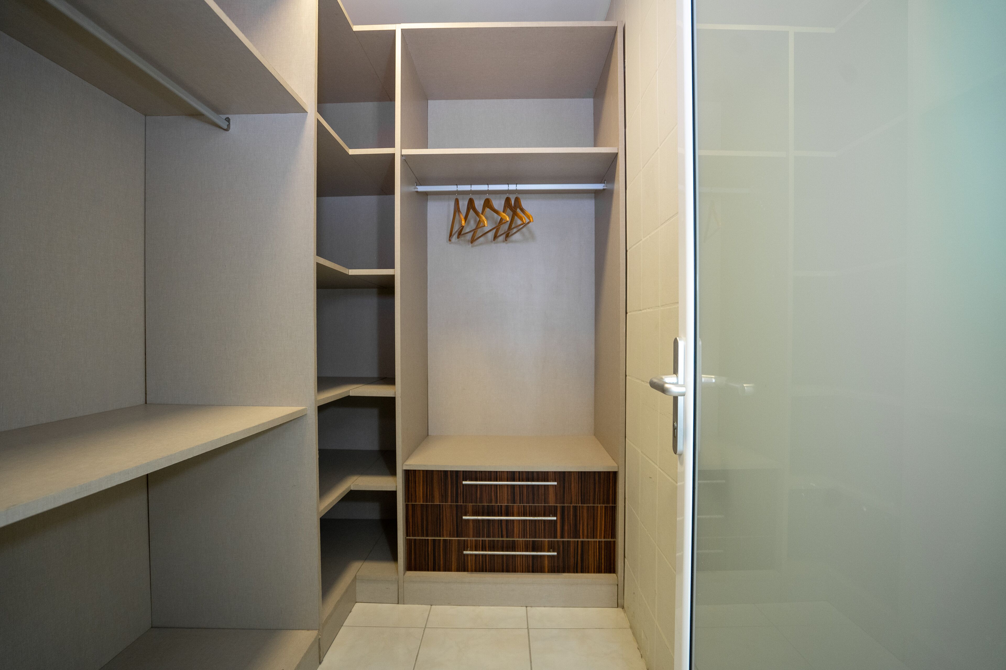 grand suite, 1 bedroom, non smoking, pool view | wardrobe