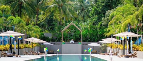 Exercise/lap pool