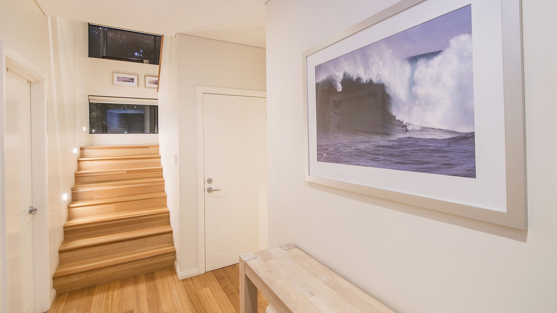 Carpe Diem: luxury retreat with treetop deck views. Outdoor Spa! Close to beach — image 11